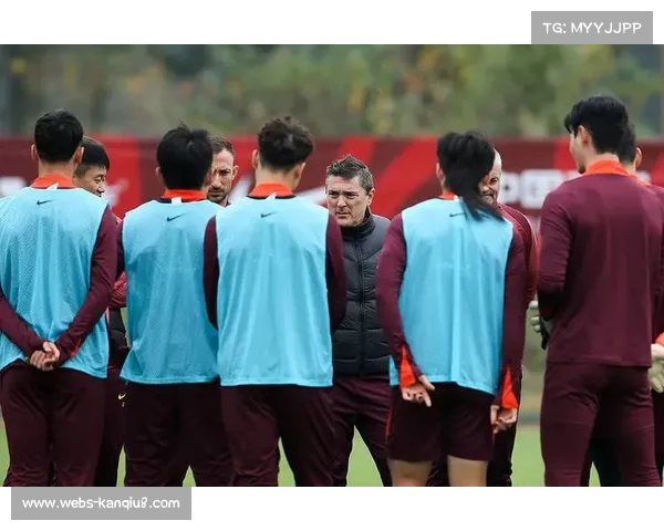 国足迪拜备战一切从简，双人间住宿食用当地餐